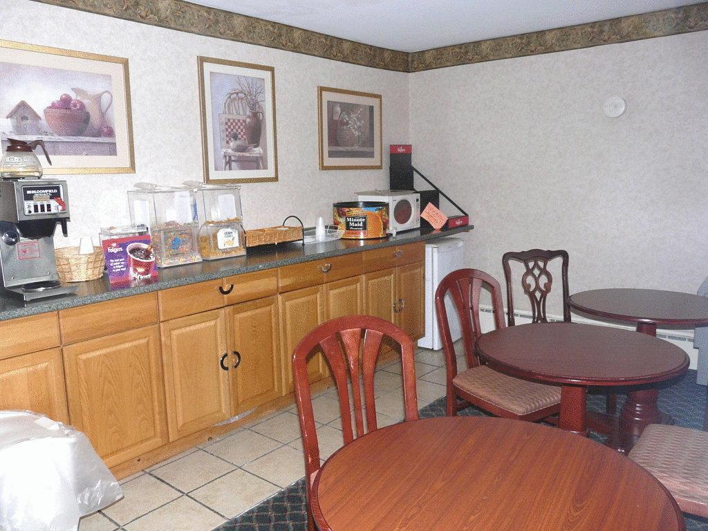 Knights Inn Ленъкс Екстериор снимка